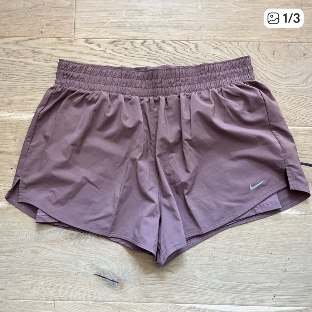 Nike One Dri-FIT High-Waisted
2-in-1 Shorts 3"